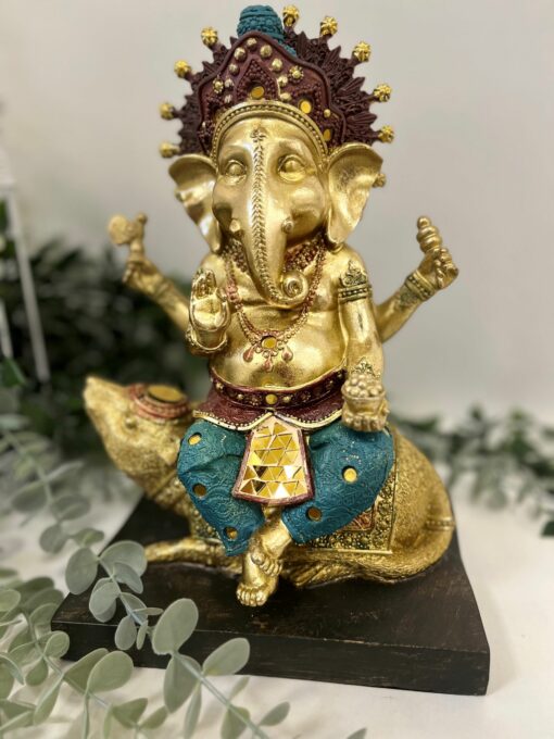 Figura de Ganesha sobre rata
