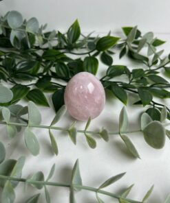 Huevo yoni perforado de cuarzo rosa